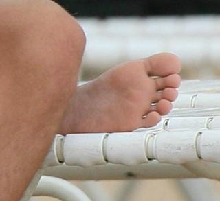 Vanessa Hudgens feet photo thumbnail