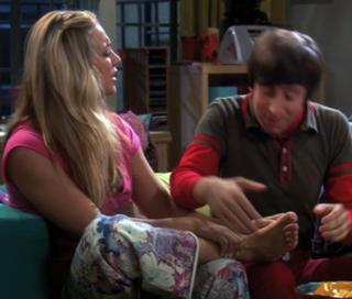 Kaley Cuoco feet photo thumbnail