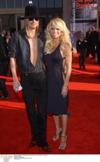 Pamela Anderson feet photo thumbnail