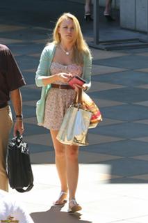 Emily Osment feet photo thumbnail