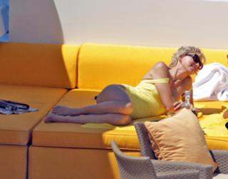 Naomi Watts feet photo thumbnail