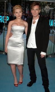Scarlett Johansson feet photo thumbnail
