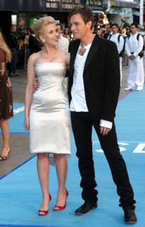 Scarlett Johansson feet photo thumbnail