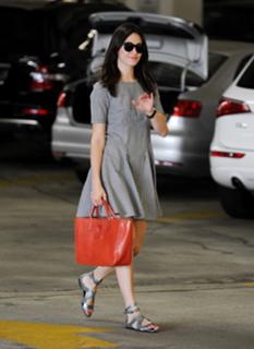 Emmy Rossum feet photo thumbnail