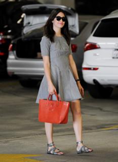 Emmy Rossum feet photo thumbnail