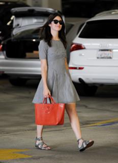 Emmy Rossum feet photo thumbnail
