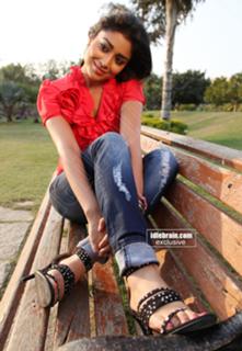 Shriya Saran feet photo thumbnail