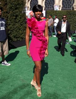Kelly Rowland feet photo thumbnail