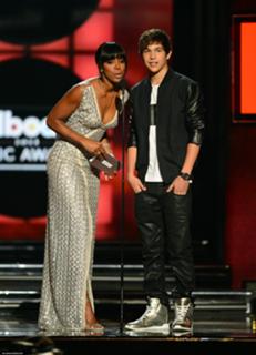 Kelly Rowland feet photo thumbnail