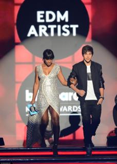 Kelly Rowland feet photo thumbnail