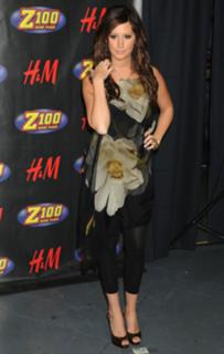 Ashley Tisdale feet photo thumbnail