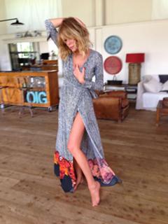 Alessia Marcuzzi feet photo thumbnail
