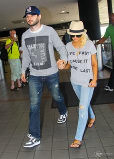 Christina Aguilera feet photo thumbnail