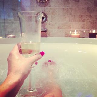 Nikki Garcia feet photo thumbnail