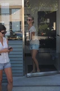 Julianne Hough feet photo thumbnail