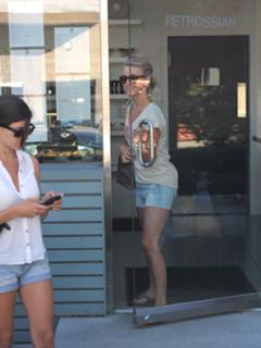 Julianne Hough feet photo thumbnail