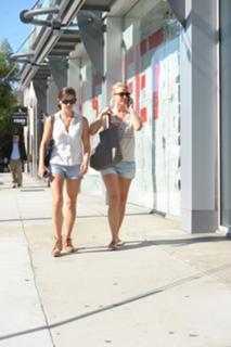 Julianne Hough feet photo thumbnail