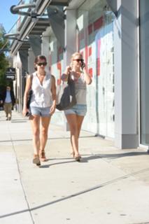 Julianne Hough feet photo thumbnail
