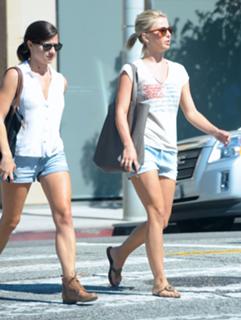 Julianne Hough feet photo thumbnail