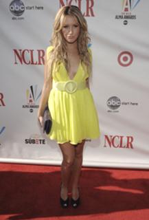 Ashley Tisdale feet photo thumbnail