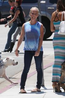 Kendra Wilkinson feet photo thumbnail