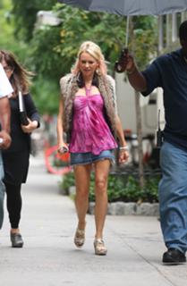 Naomi Watts feet photo thumbnail