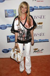 Ashley Tisdale feet photo thumbnail