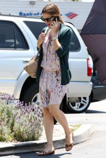 Jennifer Garner feet photo thumbnail