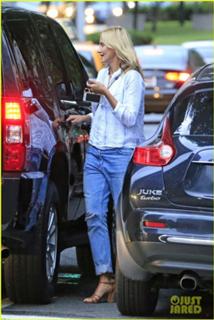 Cameron Diaz feet photo thumbnail