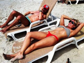 Adriane Galisteu feet photo thumbnail
