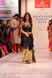 Kriti Kharbanda feet photo thumbnail