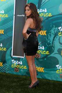 Ashley Tisdale feet photo thumbnail
