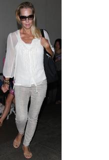 Jennie Garth feet photo thumbnail