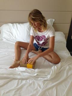 Alessia Marcuzzi feet photo thumbnail