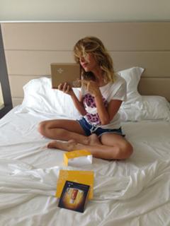 Alessia Marcuzzi feet photo thumbnail