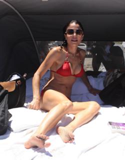 Bethenny Frankel feet photo thumbnail