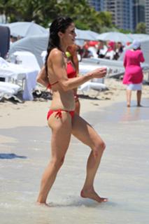 Bethenny Frankel feet photo thumbnail