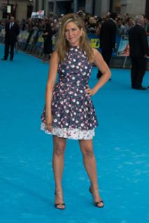 Jennifer Aniston feet photo thumbnail
