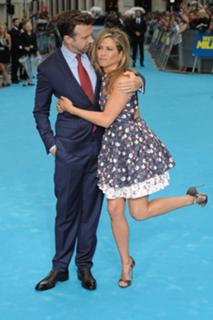 Jennifer Aniston feet photo thumbnail