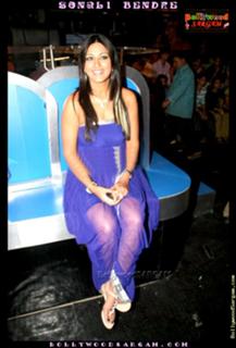 Sonali Bendre feet photo thumbnail