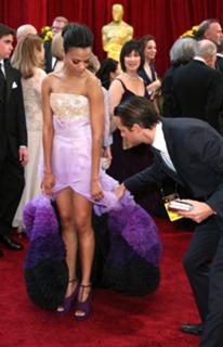 Zoe Saldana feet photo thumbnail