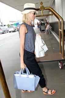 Naomi Watts feet photo thumbnail