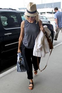 Naomi Watts feet photo thumbnail