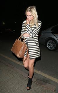 Laura Whitmore feet photo thumbnail