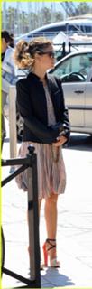 Rachel Bilson feet photo thumbnail