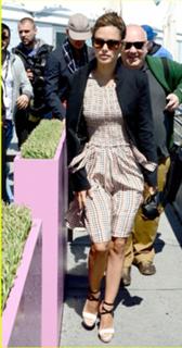 Rachel Bilson feet photo thumbnail