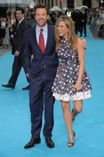Jennifer Aniston feet photo thumbnail