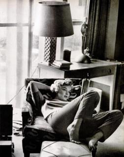Marilyn Monroe feet photo thumbnail
