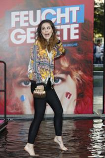 Lena Meyer-Landrut feet photo thumbnail
