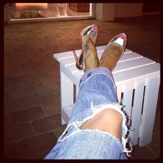 Brooke Burke feet photo thumbnail
